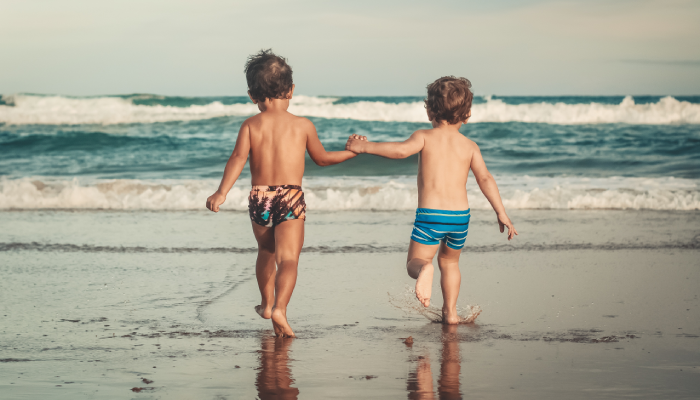 Fotografía para artículo de blog topfarma sobre la protección solar en la niños y adolescentes.