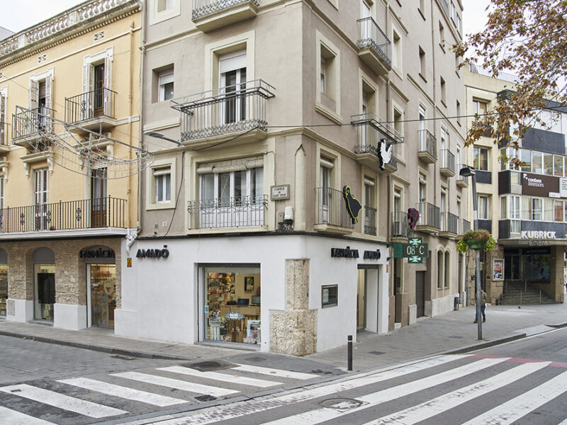 edificio de la farmacia amado en vilafranca del penedes