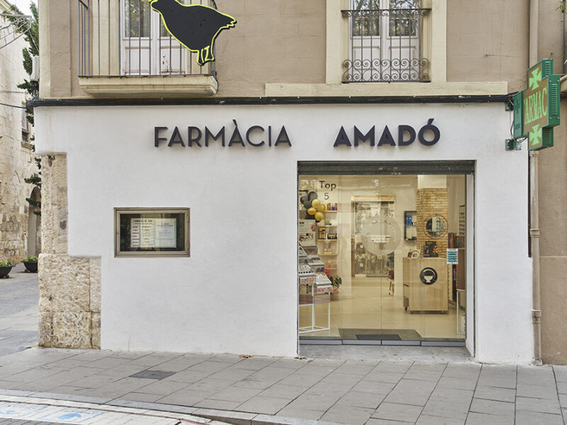 exterior de la farmacia amado en vilafranca del penedes